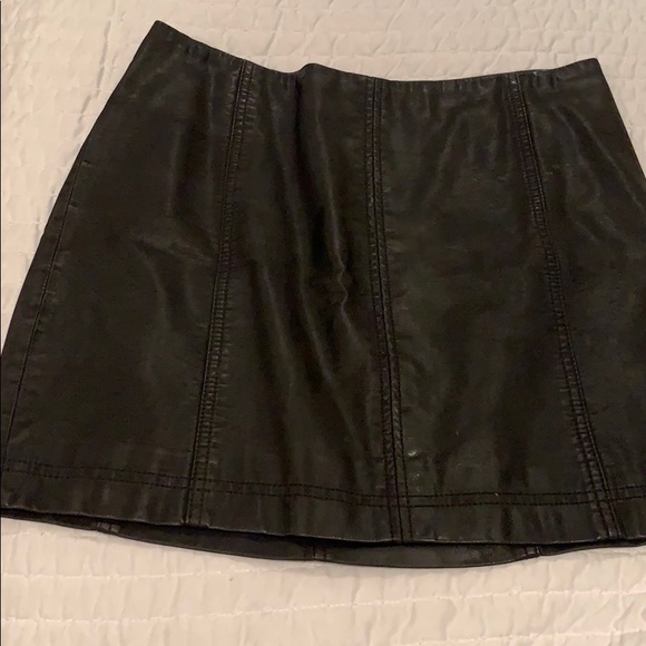 Free People Dresses & Skirts - FREE PEOPLE BLACK LEATHER SKIRT SIZE 6